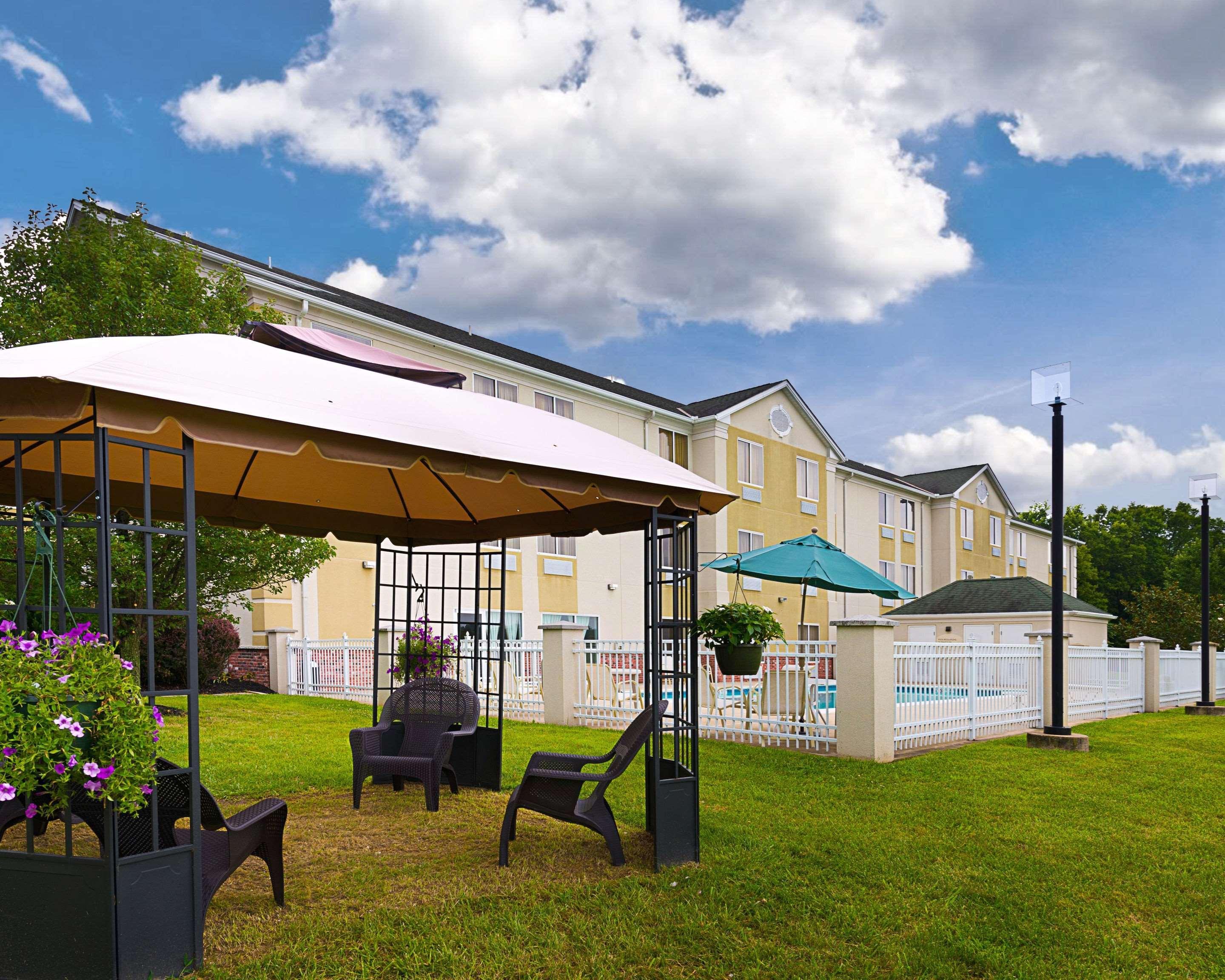 Quality Inn Spring Mills - Martinsburg North Exterior photo