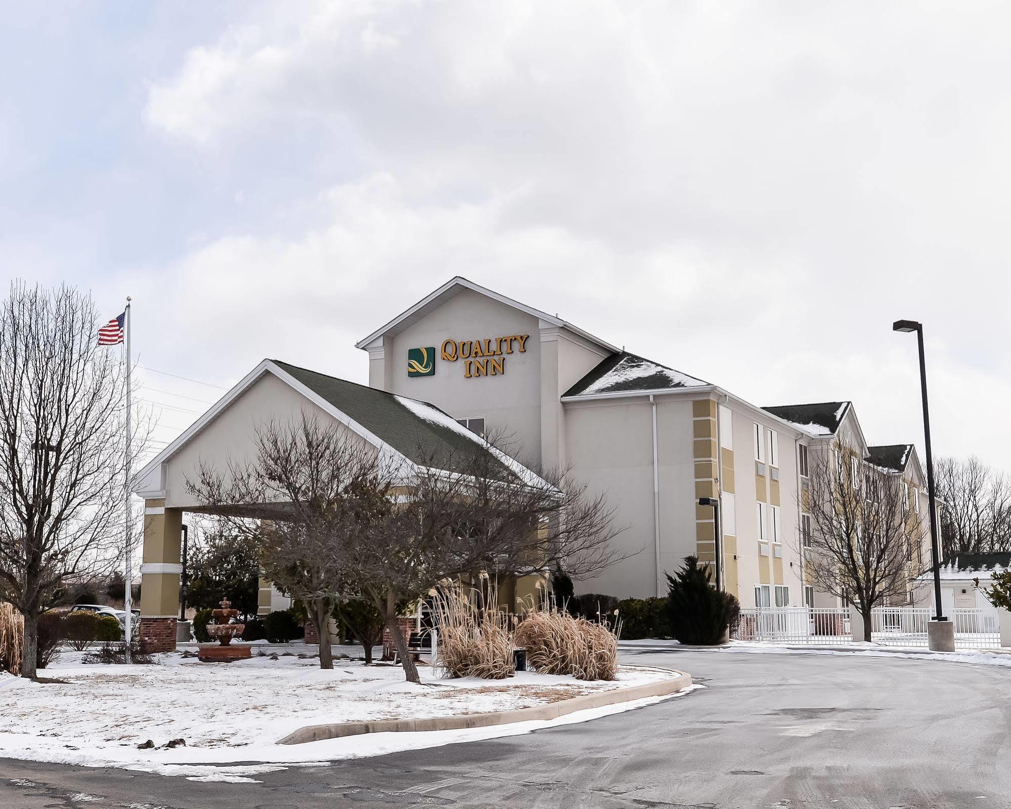 Quality Inn Spring Mills - Martinsburg North Exterior photo